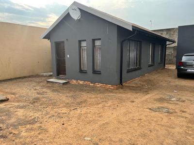 House For Sale in Tembisa Central, Tembisa