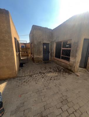 House For Sale in Tembisa Central, Tembisa