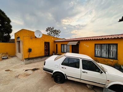 House For Sale in Tembisa Central, Tembisa
